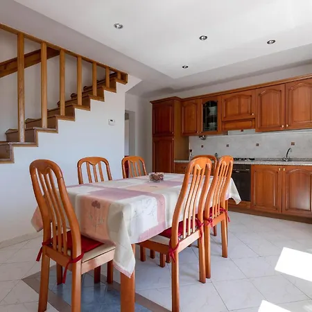 Holiday Home Vinez Vinez Dom wakacyjny *