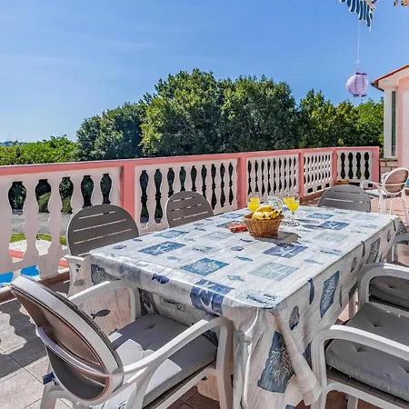 Holiday Home Vinez Vinez Dom wakacyjny *