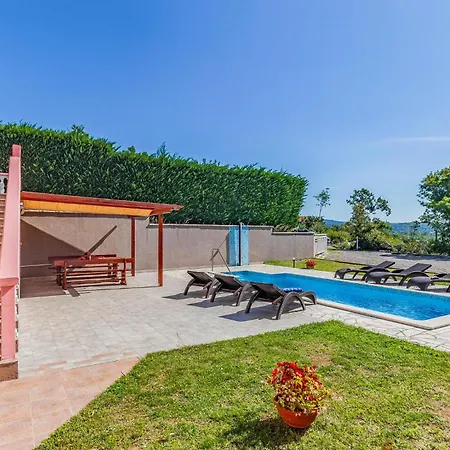 Holiday Home Vinez Vinez Dom wakacyjny